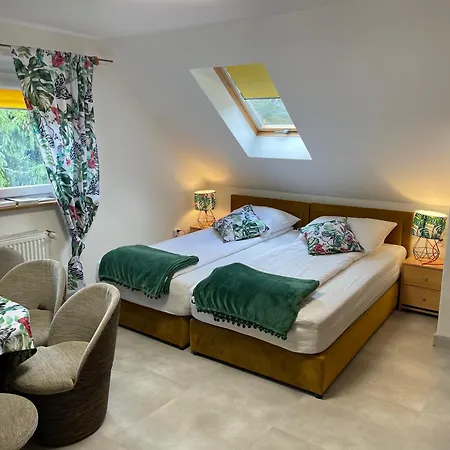 فندق مبيت وإفطار Osrodek Jagienka Zieleniec دوشنيكي زدروي